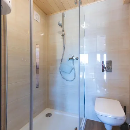 Karmelowe Kaszuby, Z Jacuzzi Na Tarasie Z Widokiem Na Jezioro Chalet Stężyca