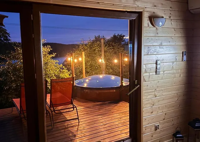 Karmelowe Kaszuby, Z Jacuzzi Na Tarasie Z Widokiem Na Jezioro Alpstuga Stężyca